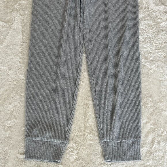 Alo Yoga Muse Sweatpant - Athletic Heather Grey Size: M - Picture 8 of 12